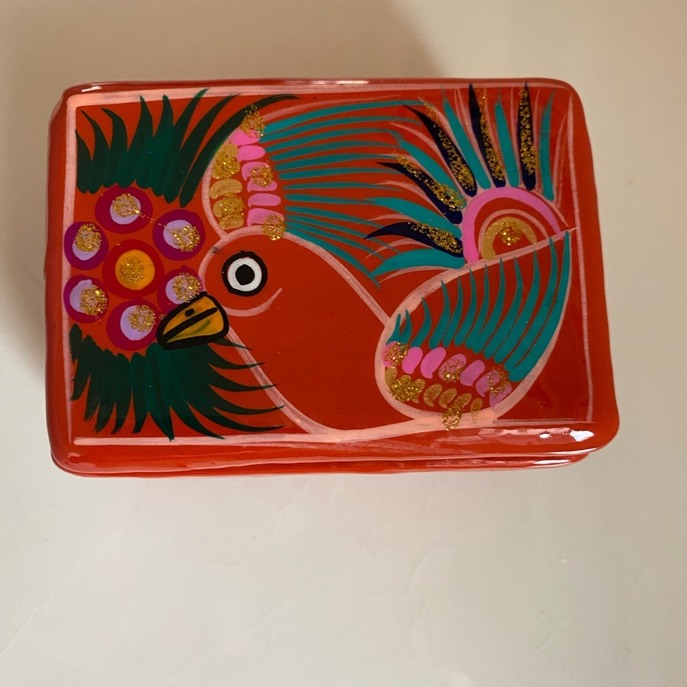 Hand painted pottery trinket box in shades of salmon, green black & gold - Picture 4 of 6
